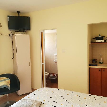 Naama Rooms For Rent Neve Zohar Exterior photo