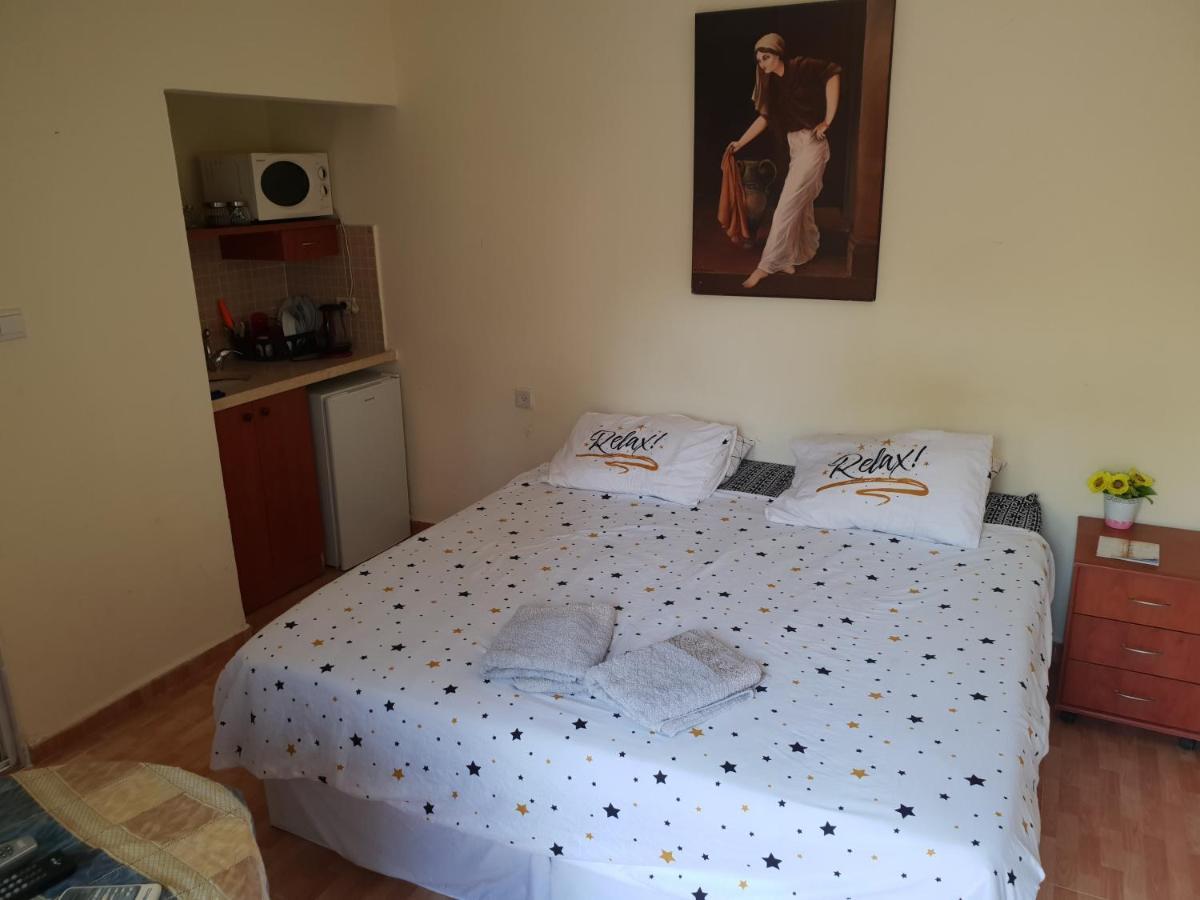 Naama Rooms For Rent Neve Zohar Exterior photo