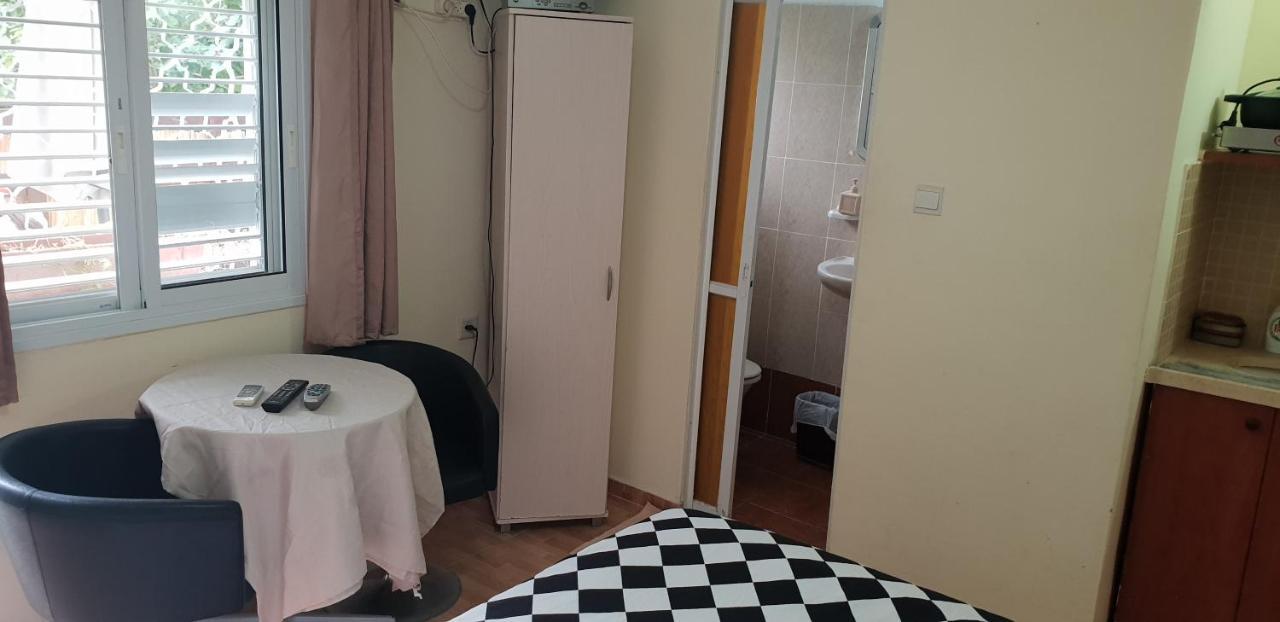 Naama Rooms For Rent Neve Zohar Exterior photo